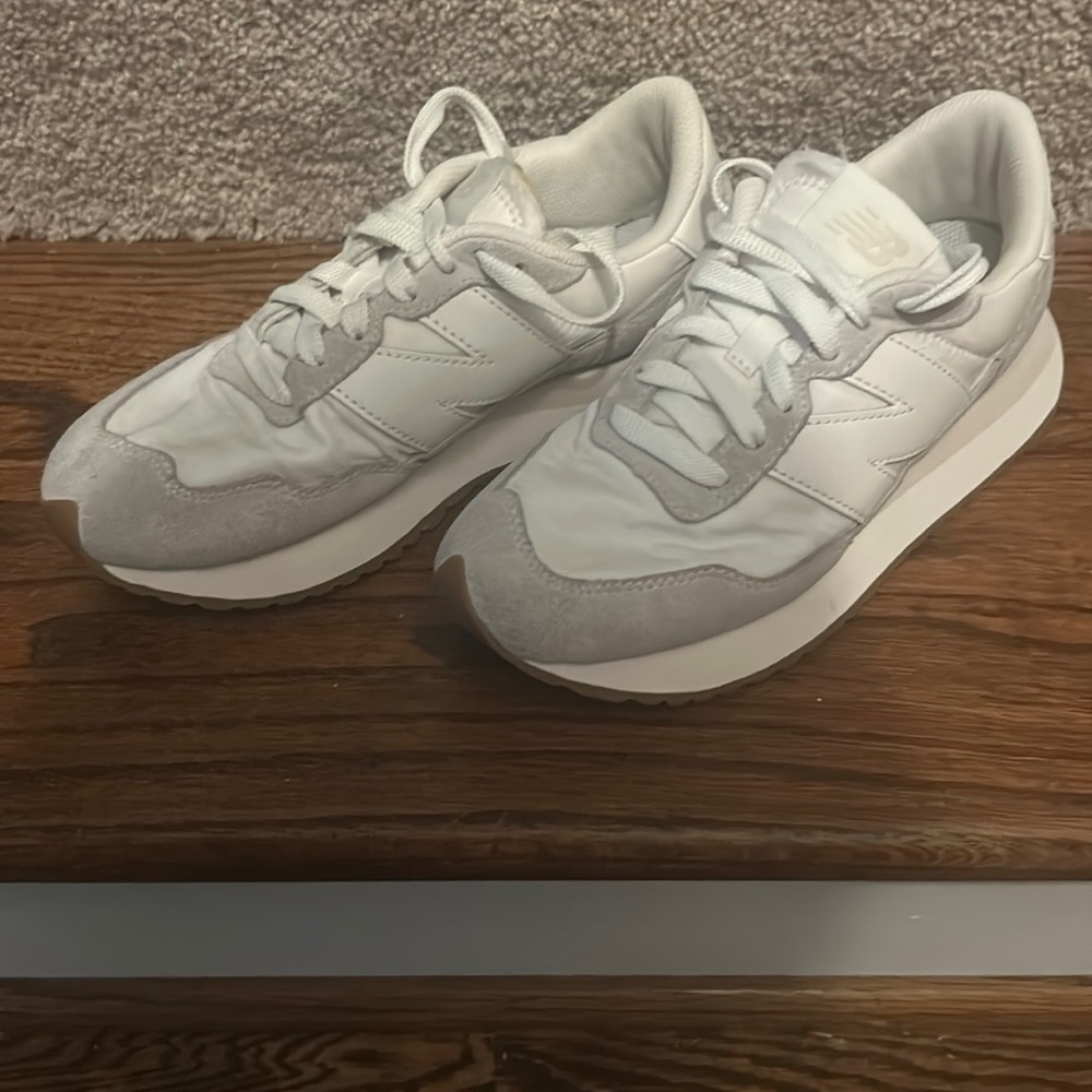 SIZE 7 Women’s New Balance